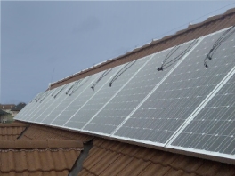 foto fotovoltaický panel na RD
